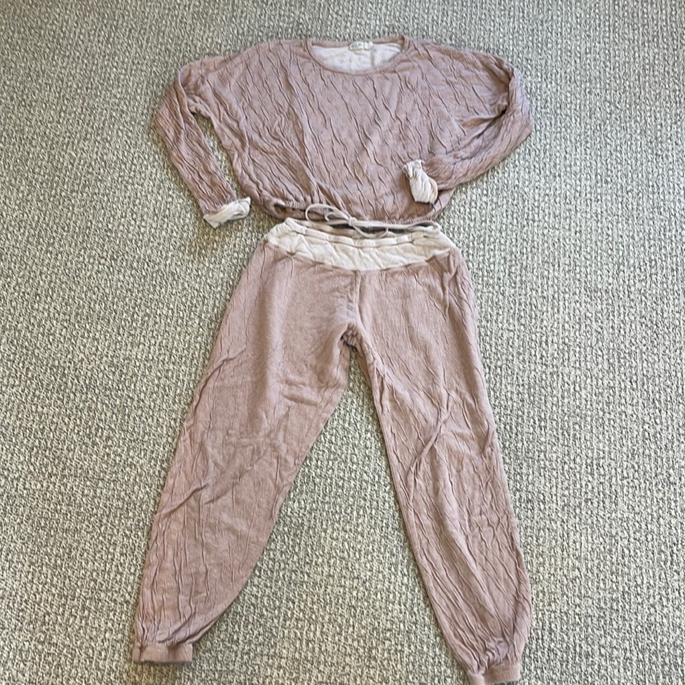 Barefoot dreams lounge / sleepwear